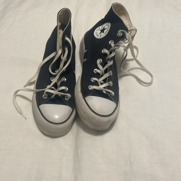 Women’s 9 converse platform - Picture 2 of 3